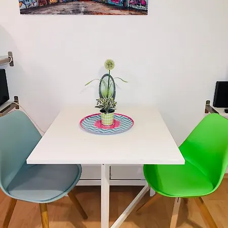 Modern 74 Central Location With Parking